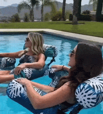 🏊LAST DAY 50% OFF!💺Inflatable Floating Chair – Comfortable, Stable & Perfect